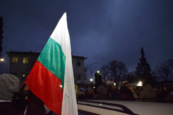 Десетки се събраха пред Кастамону тази сутрин да кажат “Не на химическото производство“