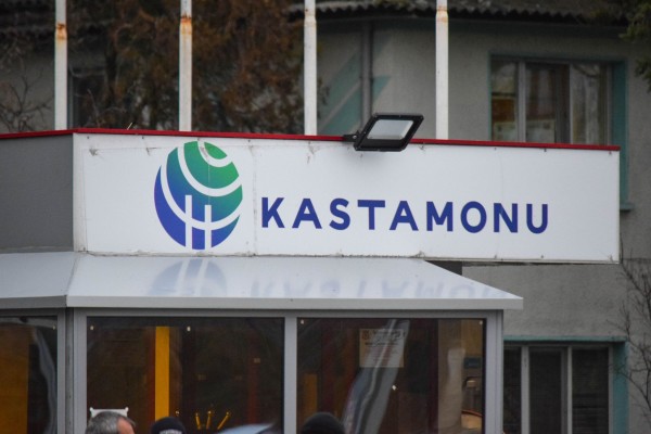 Десетки се събраха пред Кастамону тази сутрин да кажат “Не на химическото производство“