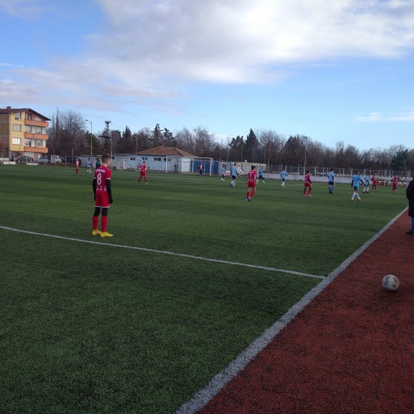 Розичките, набор 2009, с победа в първия си мач за годината