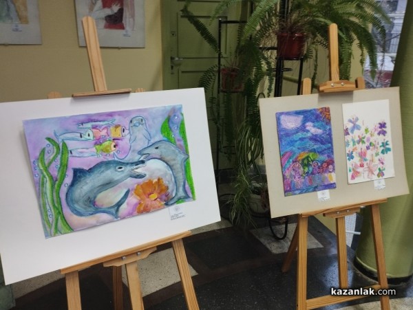 Откриха изложбата „Пъстър свят” дело на талантливите художници от ателие „Пъстроцвет”