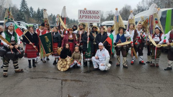 Фестивалът Сурва донесе пет отличия за кукерските групи от региона