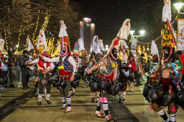 Фестивалът Сурва донесе пет отличия за кукерските групи от региона