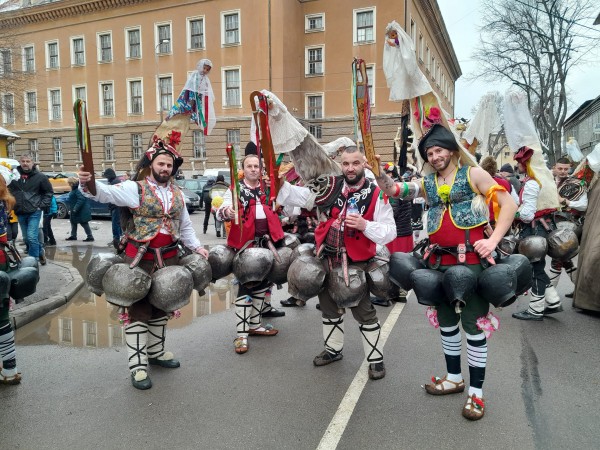 Фестивалът Сурва донесе пет отличия за кукерските групи от региона