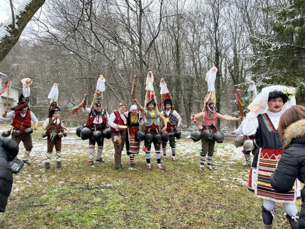 Фестивалът Сурва донесе пет отличия за кукерските групи от региона