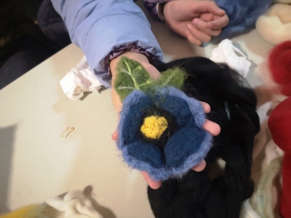 Работилница по плъстене на вълна събра малки и големи в Бузовград