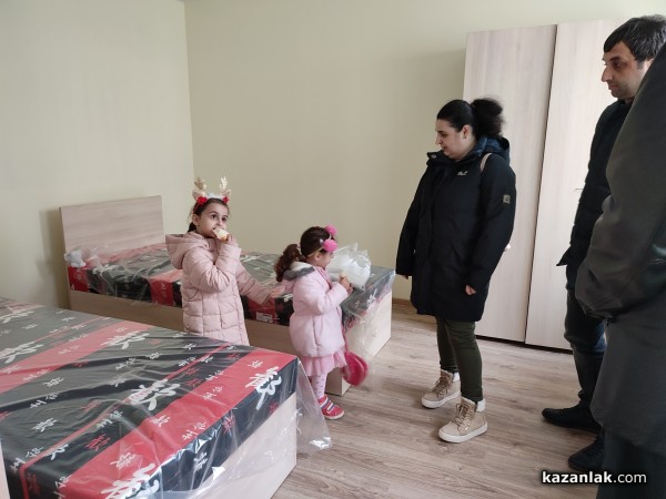 Кметът Галина Стоянова връчи ключовете на първите новодомци в новите социални жилища