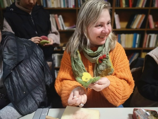 Работилница по плъстене на вълна събра малки и големи в Бузовград