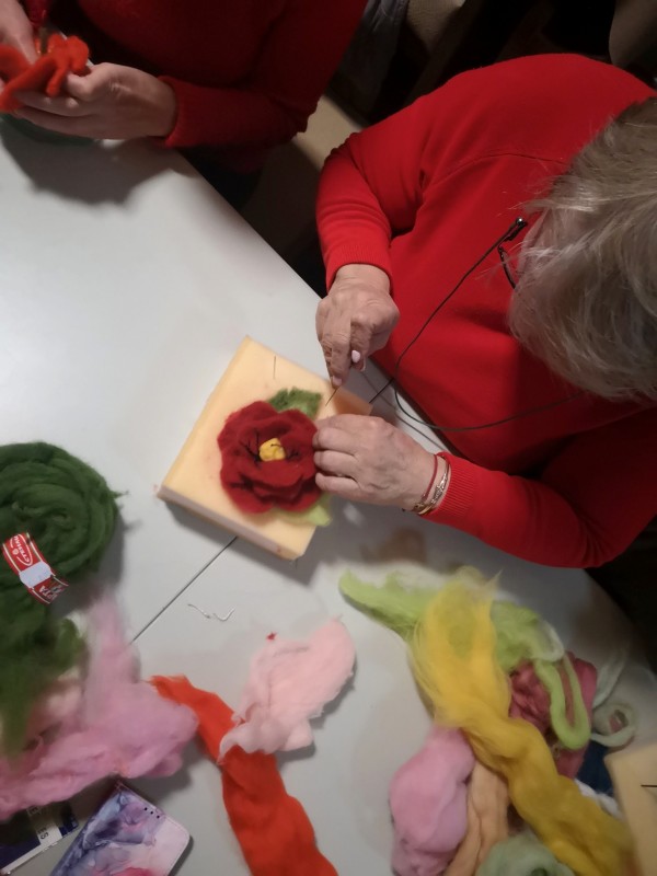 Работилница по плъстене на вълна събра малки и големи в Бузовград