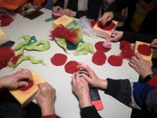 Работилница по плъстене на вълна събра малки и големи в Бузовград