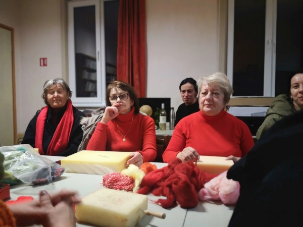 Работилница по плъстене на вълна събра малки и големи в Бузовград