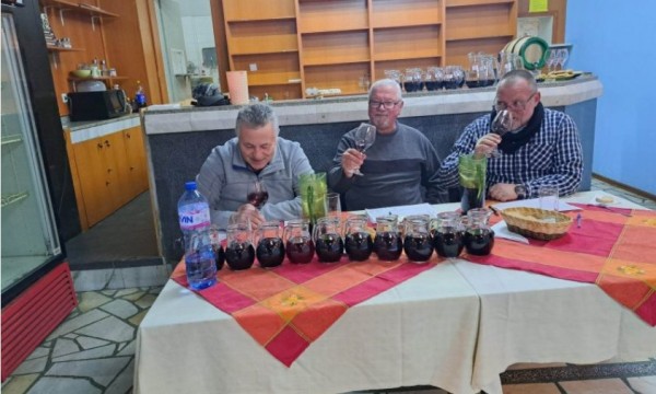 Цветко Делчев от Стара Загора е големият победител в празника на виното в Долината на розите