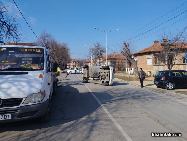 Мерцедес се обърна на ул. “Капрони“