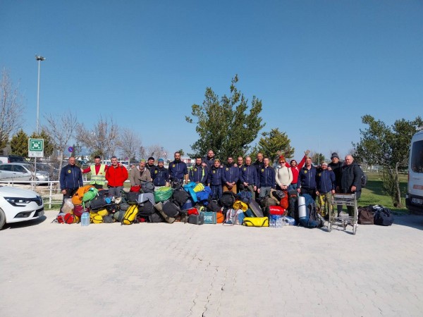 Казанлъчанин прекара рождения си ден под отломките в Хатай, Турция, търсейки оцелели