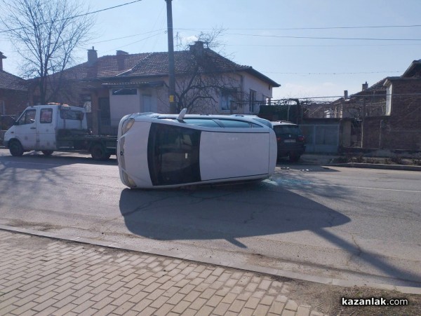 Мерцедес се обърна на ул. “Капрони“