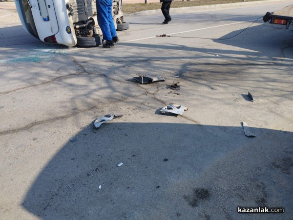 Мерцедес се обърна на ул. “Капрони“