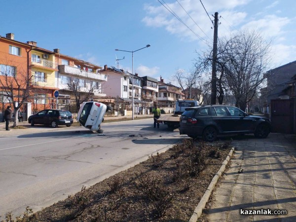 Мерцедес се обърна на ул. “Капрони“