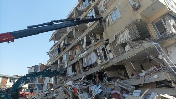 Казанлъчанин прекара рождения си ден под отломките в Хатай, Турция, търсейки оцелели