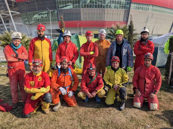 Казанлъчанин прекара рождения си ден под отломките в Хатай, Турция, търсейки оцелели