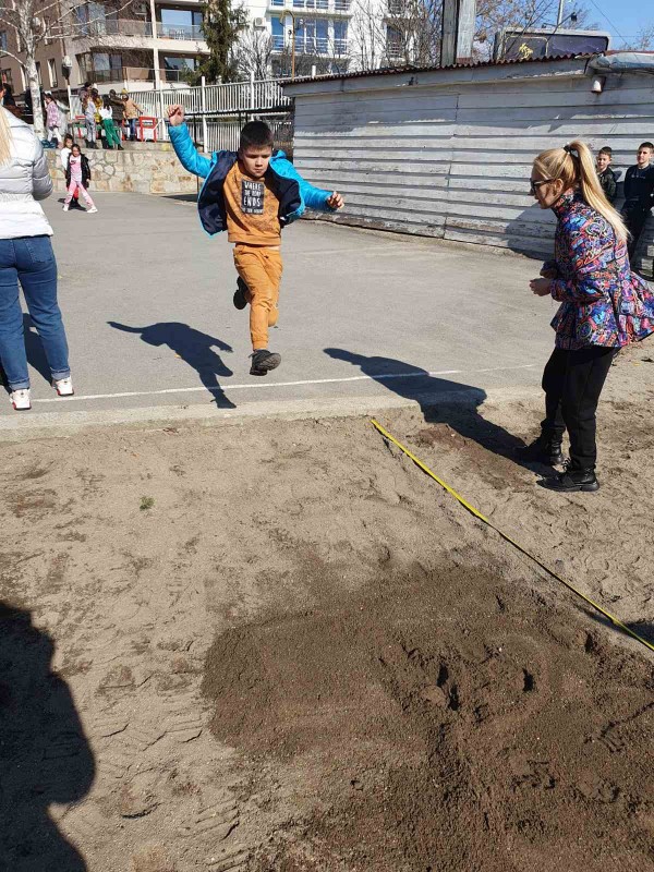В ОУ “Св. Паисий Хилендарски“ се проведе традиционното състезанието “Лъвски скок“