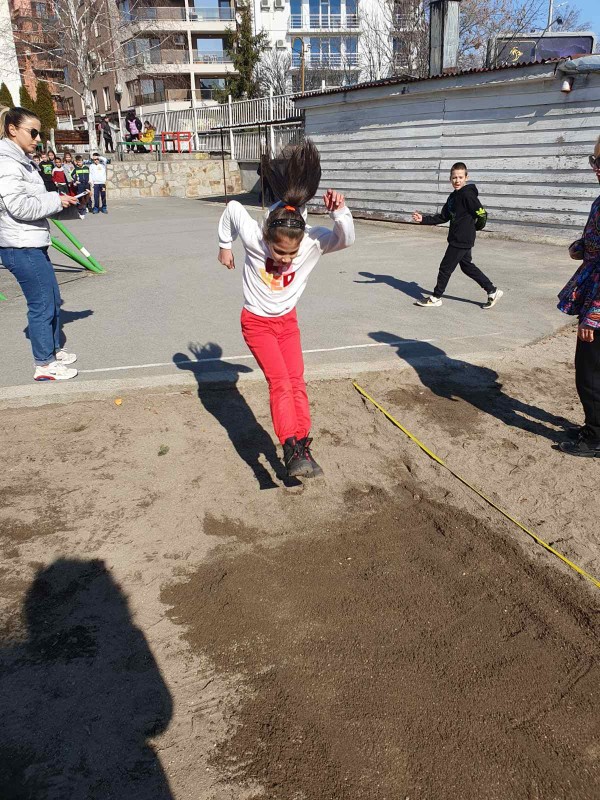 В ОУ “Св. Паисий Хилендарски“ се проведе традиционното състезанието “Лъвски скок“