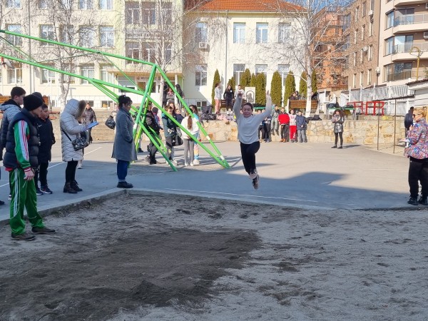 В ОУ “Св. Паисий Хилендарски“ се проведе традиционното състезанието “Лъвски скок“