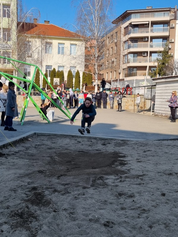 В ОУ “Св. Паисий Хилендарски“ се проведе традиционното състезанието “Лъвски скок“