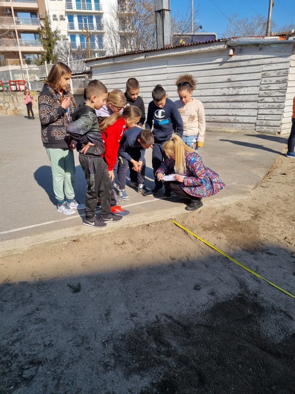 В ОУ “Св. Паисий Хилендарски“ се проведе традиционното състезанието “Лъвски скок“
