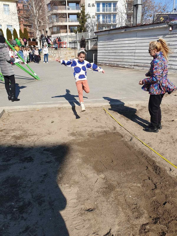 В ОУ “Св. Паисий Хилендарски“ се проведе традиционното състезанието “Лъвски скок“