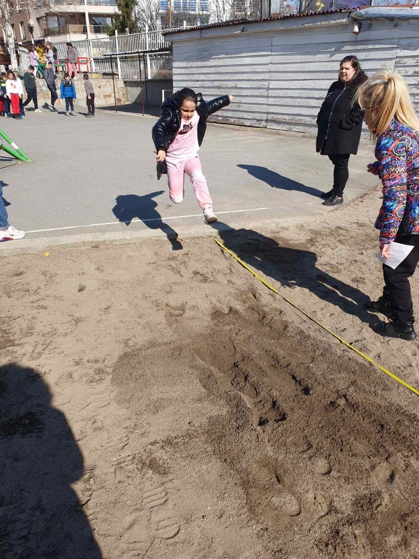 В ОУ “Св. Паисий Хилендарски“ се проведе традиционното състезанието “Лъвски скок“