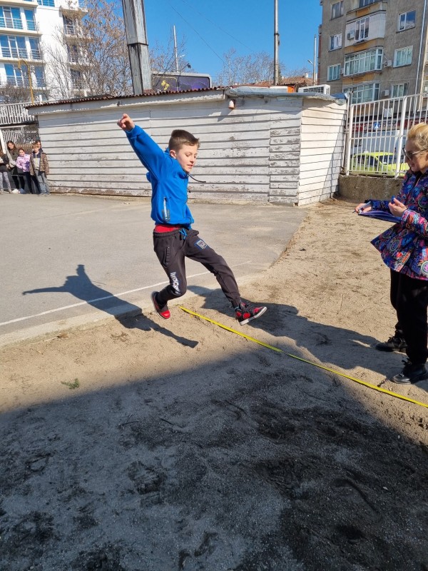 В ОУ “Св. Паисий Хилендарски“ се проведе традиционното състезанието “Лъвски скок“