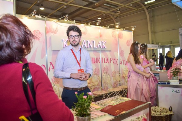 С елегантно присъствие Казанлък спечели вниманието на посетители и официални лица на изложението Ваканция & СПА