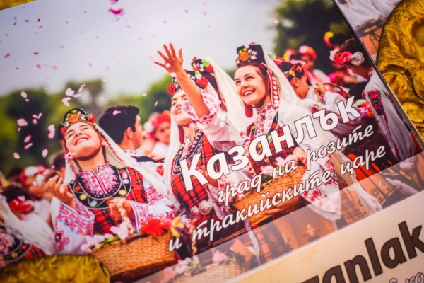 С елегантно присъствие Казанлък спечели вниманието на посетители и официални лица на изложението Ваканция & СПА