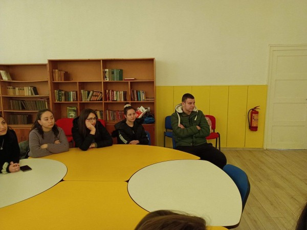 Открит урок и беседа за Левски се проведе в ПХГ “Св.Св. Кирил и Методий“