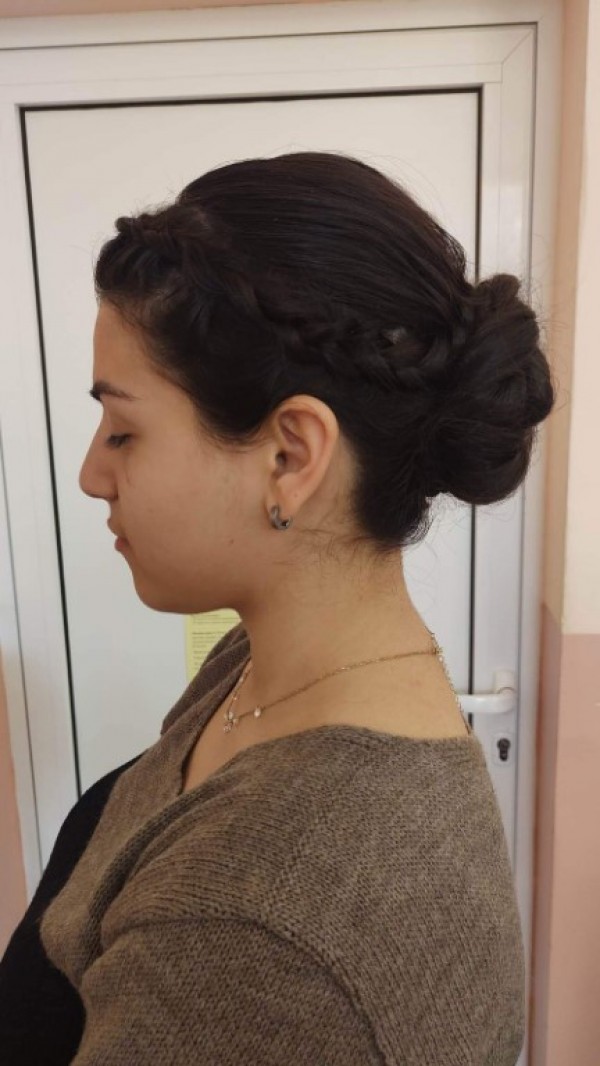 Ученици от ПГ „Акад. П. Стайнов“ премериха сили в състезанието „Най-добър млад фризьор и гримьор“