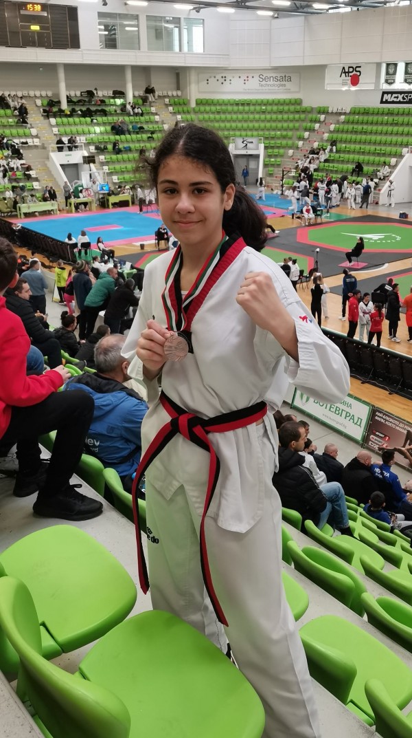 И двата казанлъшки клуба по таекуондо се завърнаха с медали от Държавното в Ботевград