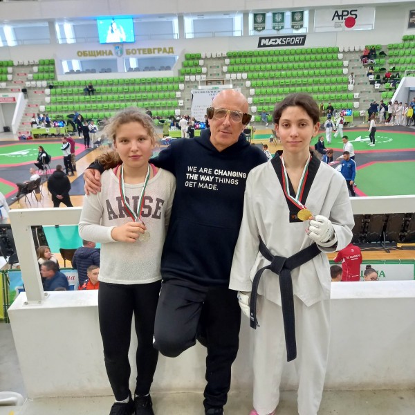 И двата казанлъшки клуба по таекуондо се завърнаха с медали от Държавното в Ботевград