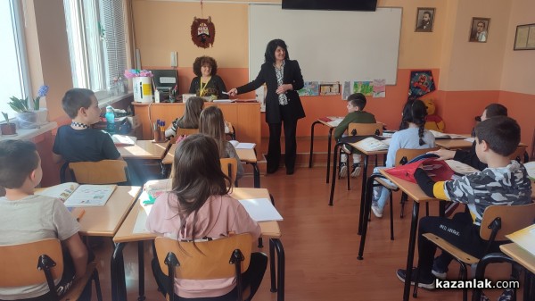 Пет бъдещи учителки успешно положиха своя държавен изпит в ОУ “Георги Кирков“