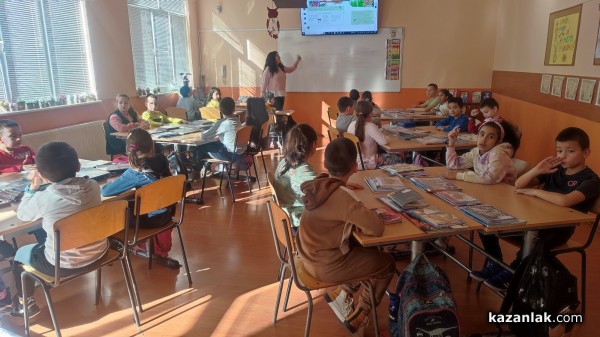 Пет бъдещи учителки успешно положиха своя държавен изпит в ОУ “Георги Кирков“