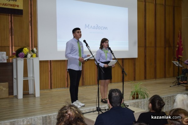 15 художници от Казанлък бяха отличени в конкурса „Наследници на Дечко Узунов“