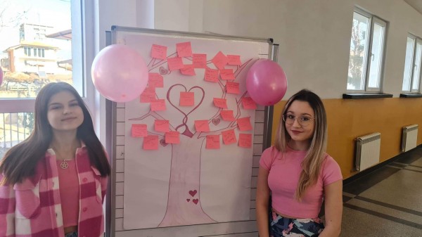 В ПГЛПТ облякоха розови фланелки и казаха НЕ на тормоза в училище