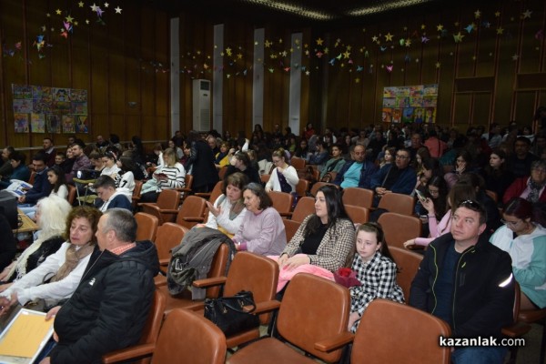 15 художници от Казанлък бяха отличени в конкурса „Наследници на Дечко Узунов“