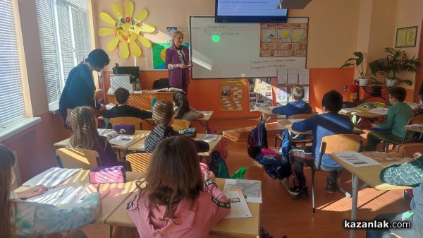 Пет бъдещи учителки успешно положиха своя държавен изпит в ОУ “Георги Кирков“