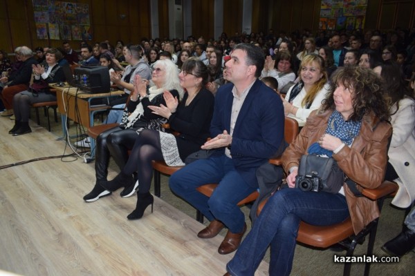 15 художници от Казанлък бяха отличени в конкурса „Наследници на Дечко Узунов“