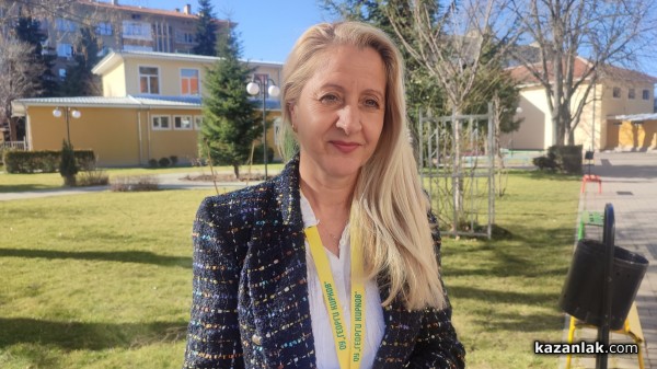 Пет бъдещи учителки успешно положиха своя държавен изпит в ОУ “Георги Кирков“