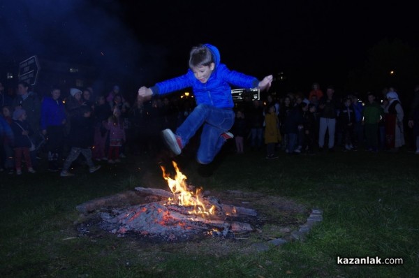 За 30-та поредна година казанлъчани ще си простят и ще прескочат огъня в неделя