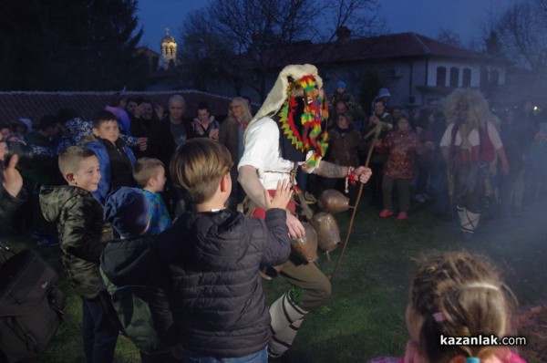 За 30-та поредна година казанлъчани ще си простят и ще прескочат огъня в неделя