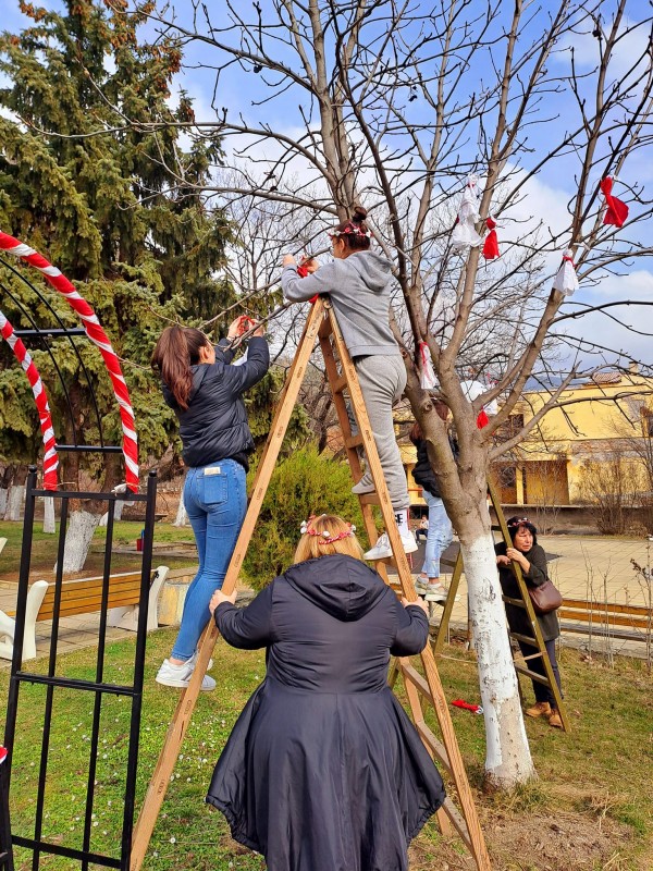 Енина готова да посрещне Баба Марта 