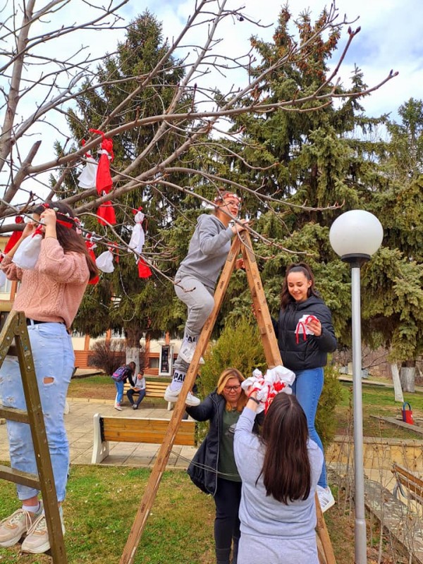 Енина готова да посрещне Баба Марта 