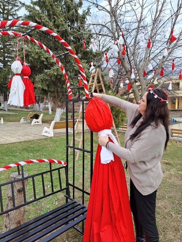 Енина готова да посрещне Баба Марта 