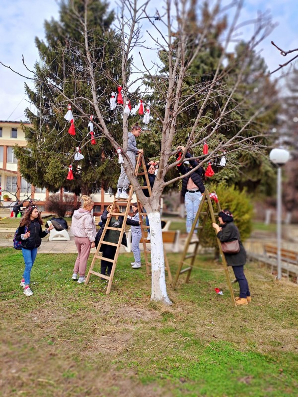 Енина готова да посрещне Баба Марта 